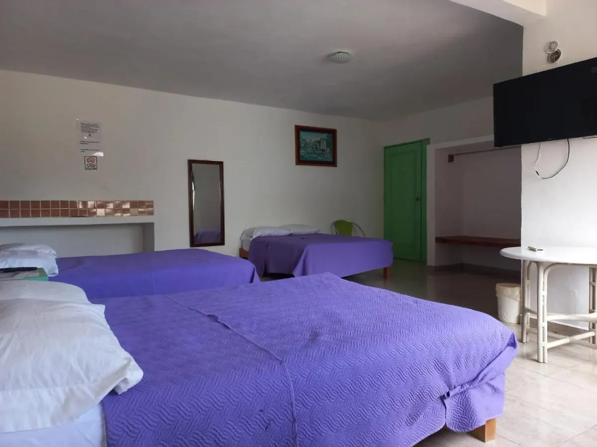 Bed & Breakfast Airport Sleepy Inn Cancún