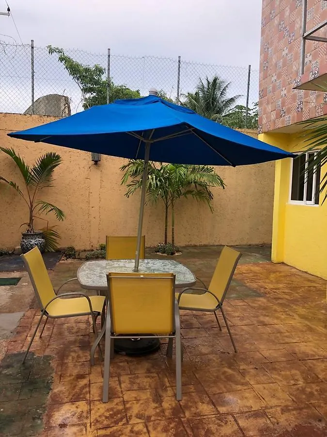 Airport Sleepy Inn Cancún Bed & Breakfast
